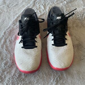 Nike White and pink Sneakers metcon 4 size 9